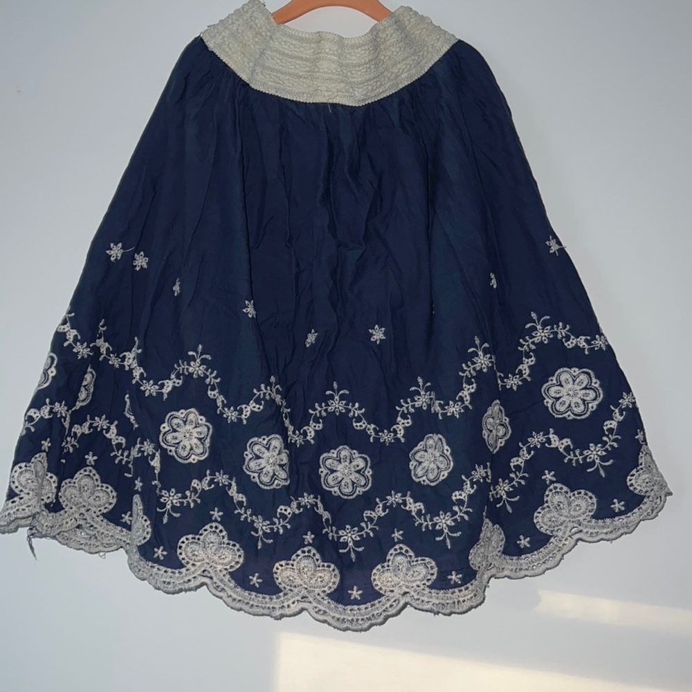 Small Metro Wear Skirt with Embroidery